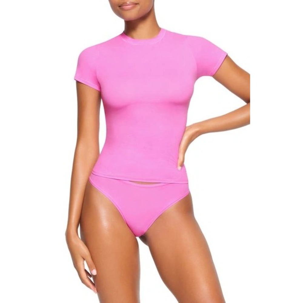SKIMS Fits Everybody T-Shirt Neon Orchid Pink Size M NWOT